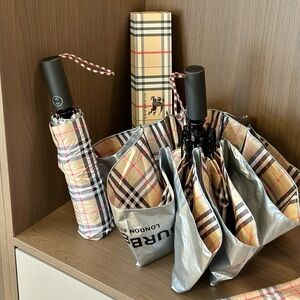 Burberry VIP Umbrella with box